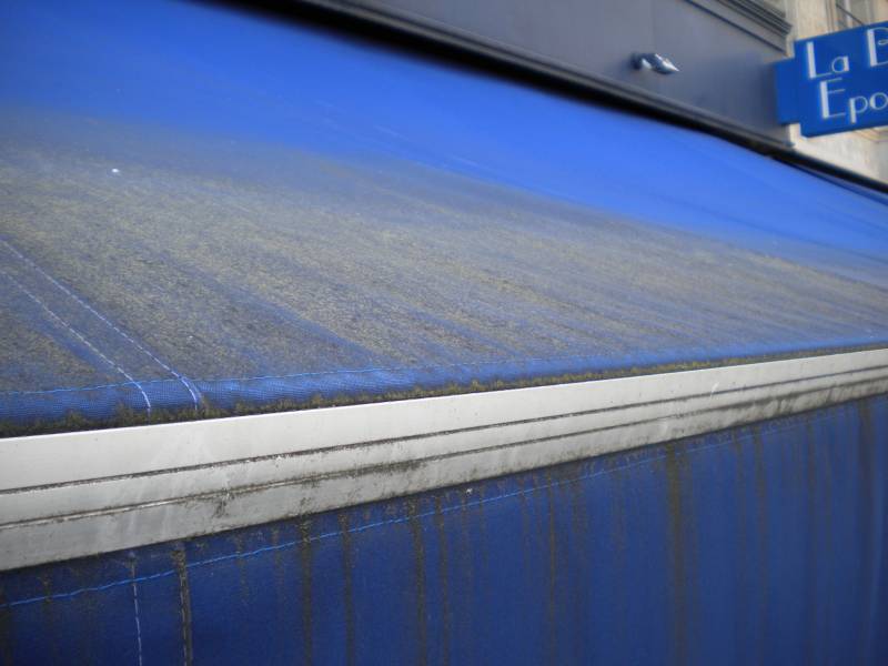 Bâche avant nettoyage