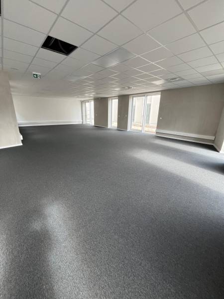 Entretien et nettoyage de grands espaces professionnels en région bordelaise