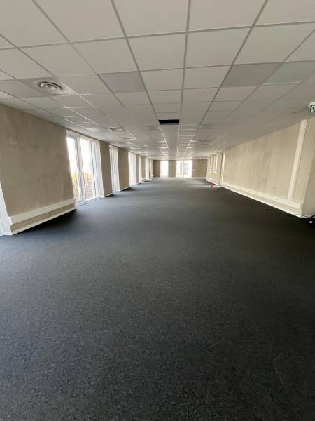 Entretien et nettoyage de grands espaces professionnels en région bordelaise