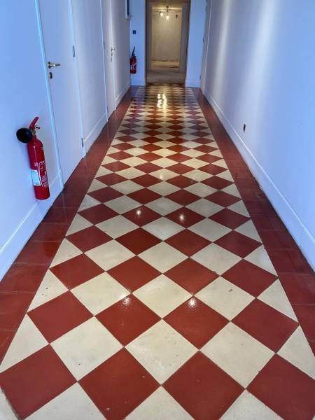 Nettoyage et rénovation de carrelage au sol en région bordelaise
