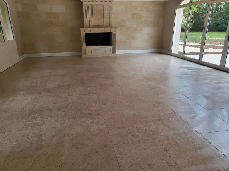 Nettoyage et rénovation de carrelage au sol en région bordelaise