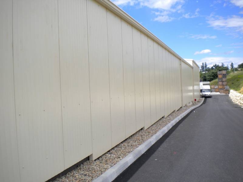 nettoyage graffitis sur bâtiment bord