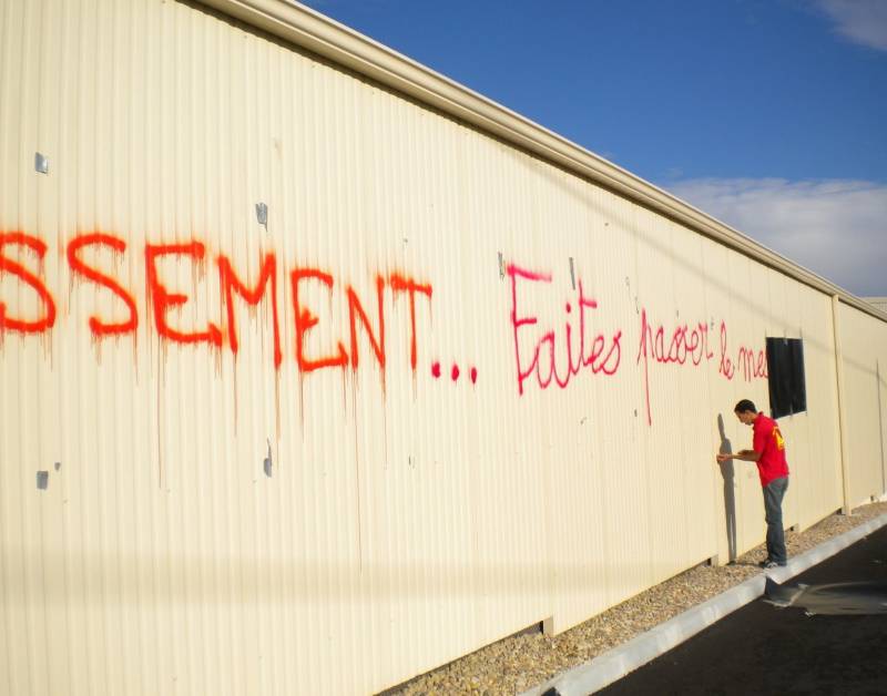 graffitis sur bâtiment bordeaux avant nettoyage