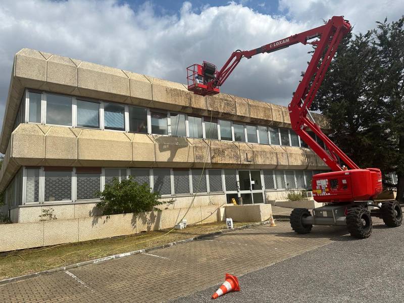 Nettoyage de façades de bâtiments professionnels à Bordeaux