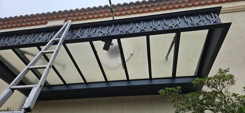 marquise en verre vue d'en bas